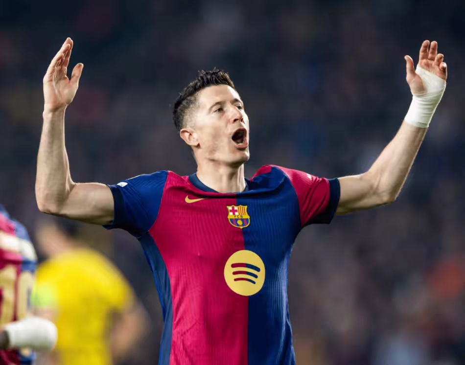 九游体育-关于巴黎圣日耳曼教练压力巨大!,莱万多夫斯基遭遇十五持续失利引发球迷热议的信息